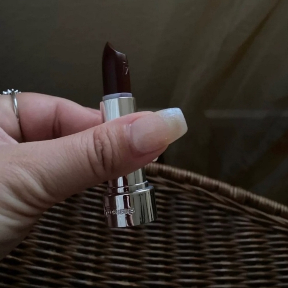 It cosmetics pillow lipstick lights out
